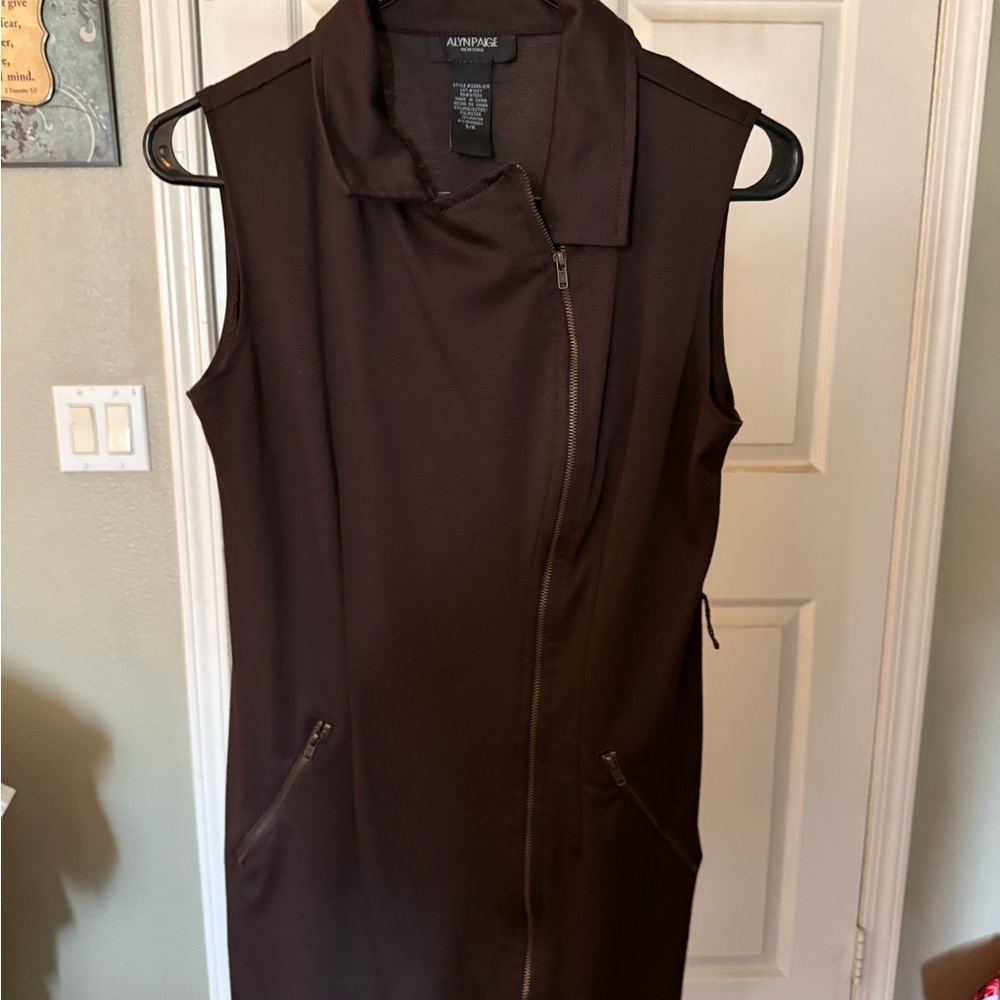 Alyn Paige Brown Sleeveless Dress